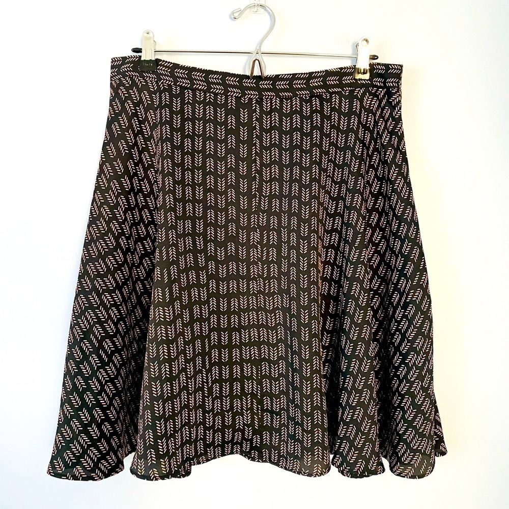 Ann Taylor LOFT Women's Size 8 Black With Pattern Lined Flowy Ruffle Skirt